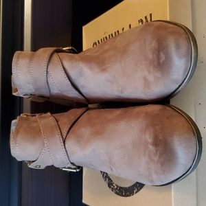 Women's boots size 8m. No Parking brand.  Taupe color